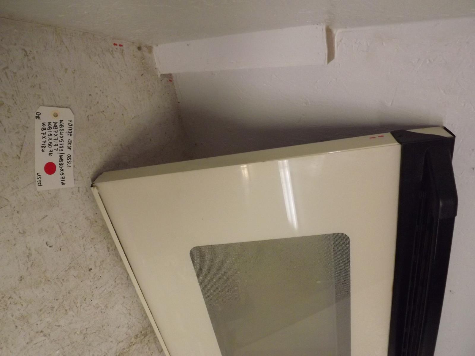 GE Range WB36X5783 WB36X5712 WB7X7197 WB15K5076 WB7X7186 Door Assembly Used GE Range WB36X5783 WB36X5712 WB7X7197 WB15K5076 WB7X7186 Door Assembly Used